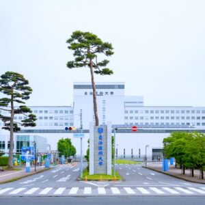 【臨床工学技士インタビュー】横須賀市の中央に立地する『横須賀市立うわまち病院』。臨床研修指定病院として、教育・研修に力を入れている。シミュレーションセンターの活用により、迅速に的確な治療を実施。MEセンターは、希望が通る風通しの良い職場環境づくりに努めていた